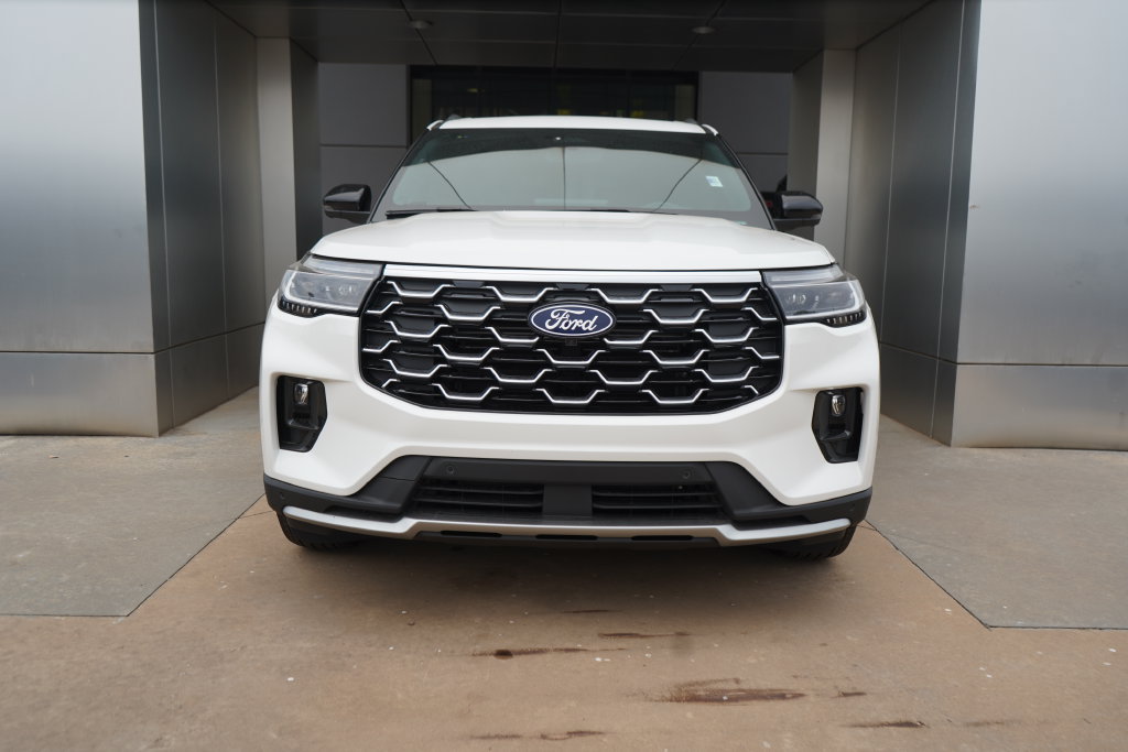 New 2027 Ford Explorer Platinum RWD image 4