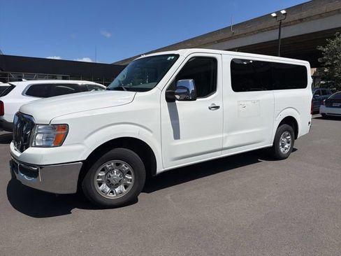 Used 2018 Nissan NV 3500 SV RWD image 3