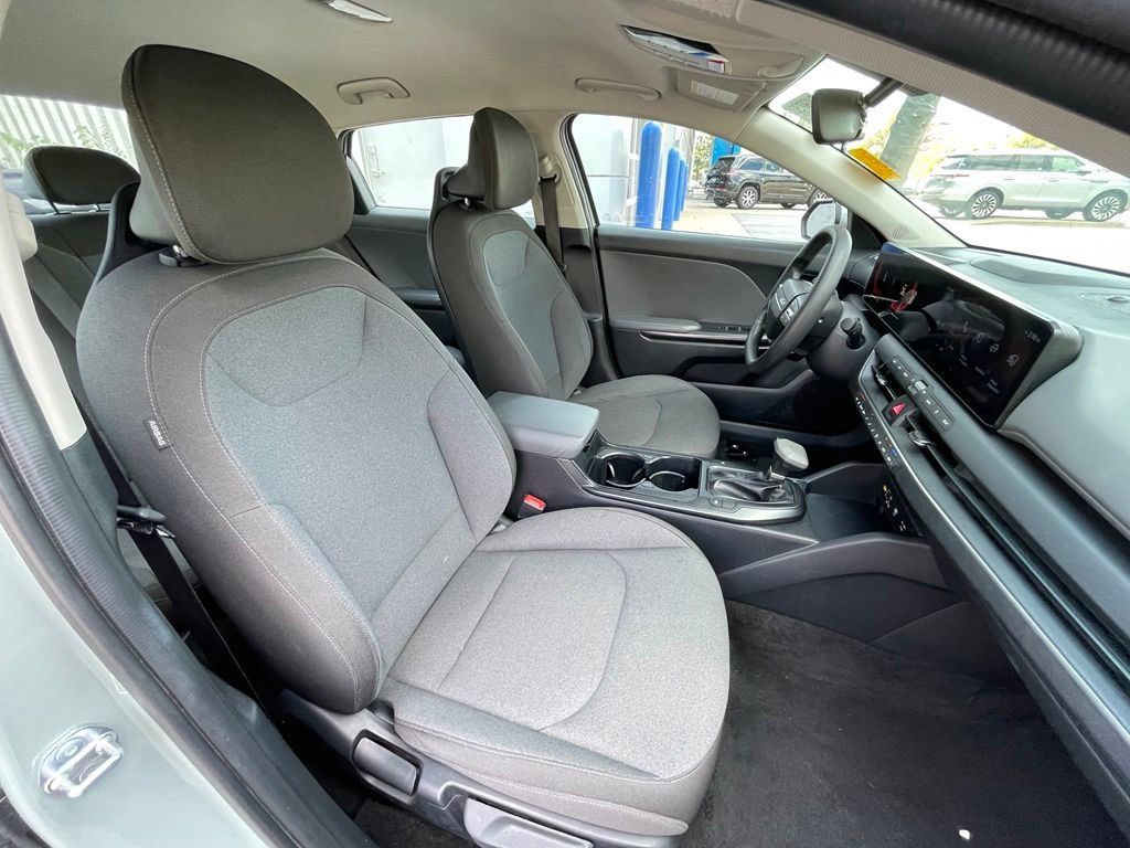 Used 2025 Kia K4 FWD image 30
