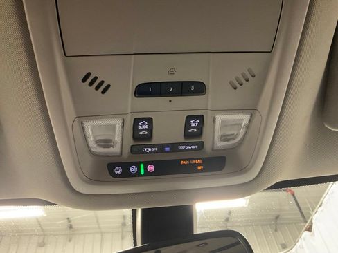 Used 2019 Buick Enclave Essence AWD/4WD image 19