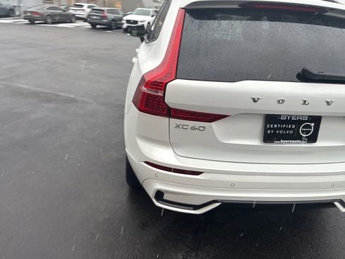 Used 2025 Volvo XC60 B5 Plus image 5