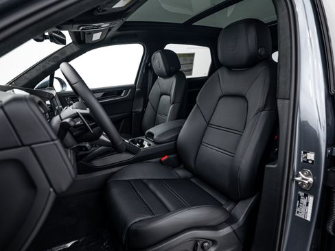 New 2026 Porsche Cayenne Turbo image 5