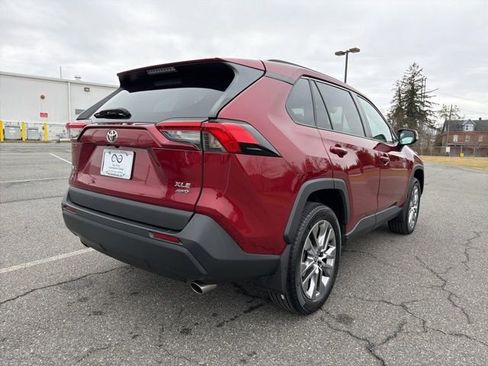 Used 2023 Toyota RAV4 XLE Premium image 9