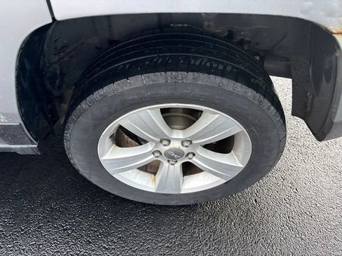 Used 2014 Jeep Patriot Latitude AWD/4WD image 4