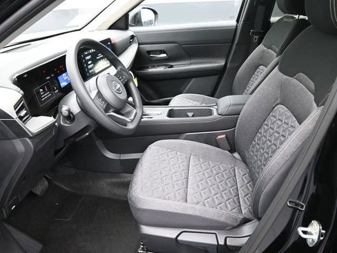 Certified 2025 Nissan Kicks SV w/ Illumination Package AWD/4WD image 9