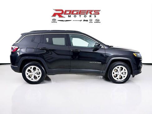 Used 2024 Jeep Compass Latitude image 9