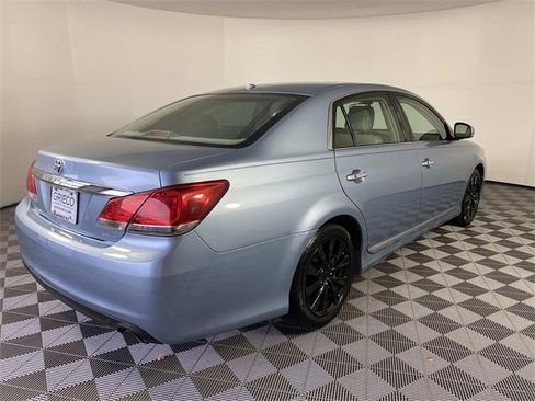Used 2011 Toyota Avalon Limited image 9
