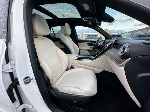 Used 2023 Mercedes-Benz GLC 300 4MATIC image 23