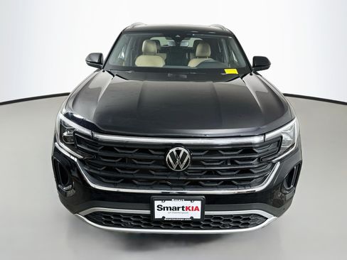 Used 2025 Volkswagen Atlas Cross Sport SE AWD/4WD image 2