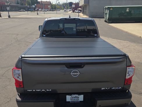 Used 2024 Nissan Titan SV w/ SV Convenience Package AWD/4WD image 10