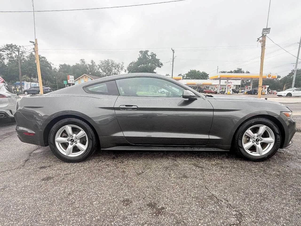 Used 2017 Ford Mustang Coupe RWD image 10