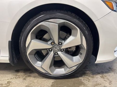 Used 2018 Honda Accord Touring image 11