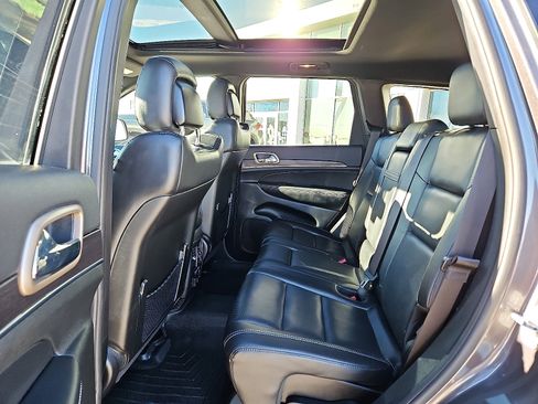 Used 2015 Jeep Grand Cherokee Limited w/ Luxury Group II image 10