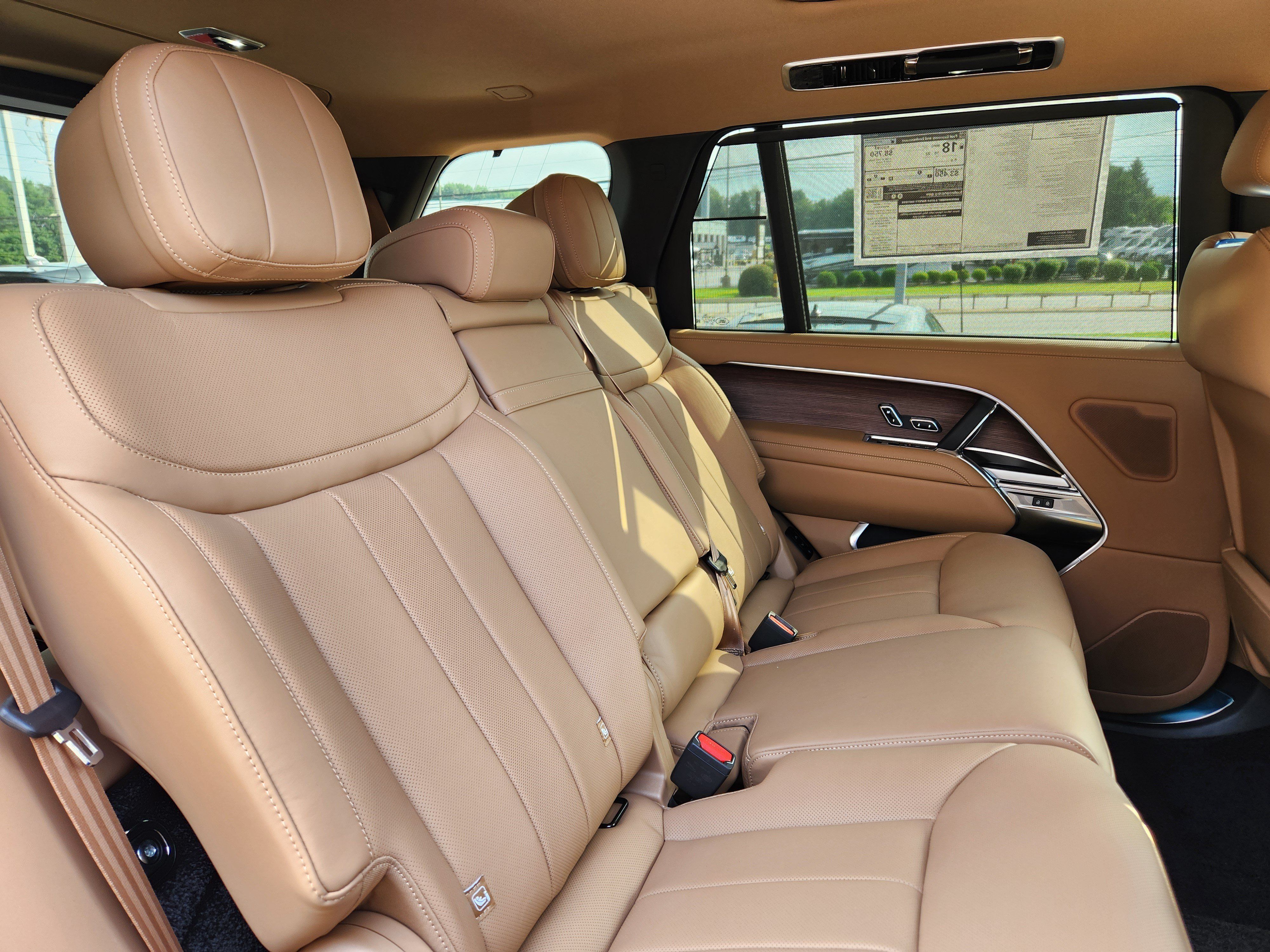 New 2026 Land Rover Range Rover Long Wheelbase SE AWD/4WD image 11