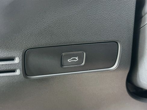 Used 2024 Volvo XC40 B5 Plus w/ Climate Package AWD/4WD image 17