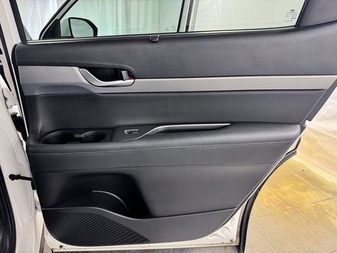 Used 2022 Hyundai Palisade SEL w/ Premium Package FWD image 16