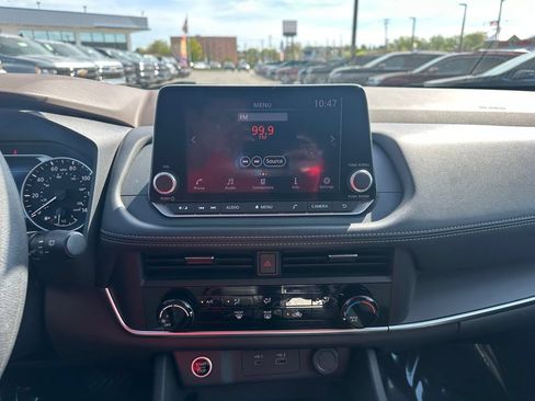 Used 2023 Nissan Rogue S AWD/4WD image 18