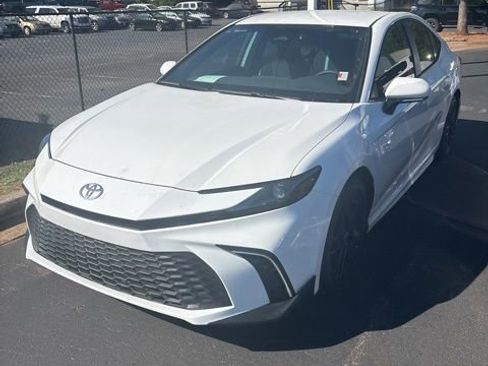 Used 2026 Toyota Camry SE image 1