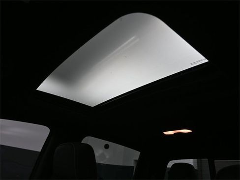 Used 2025 GMC Canyon Denali image 10