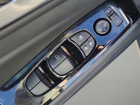 New 2025 Nissan Altima 2.5 SR image 14