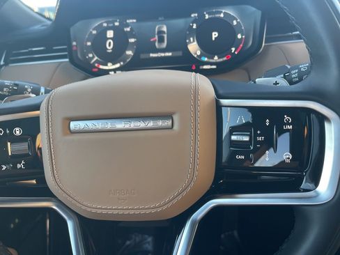 Used 2025 Land Rover Range Rover Sport SE image 19