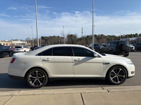 Used 2015 Ford Taurus Limited w/ Equipment Group 301A image 6