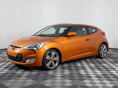 Used 2012 Hyundai Veloster w/ Style Pkg image 1