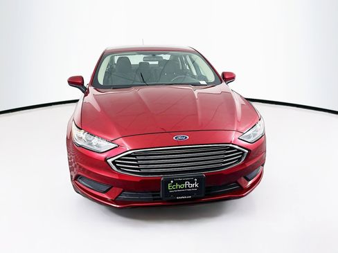 Used 2017 Ford Fusion SE w/ Fusion SE Technology Package FWD image 2