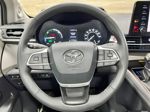 Used 2024 Toyota Sienna XLE w/ XLE Plus Package AWD/4WD image 29