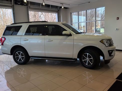 Used 2018 Ford Expedition XLT w/ Equipment Group 202A image 6