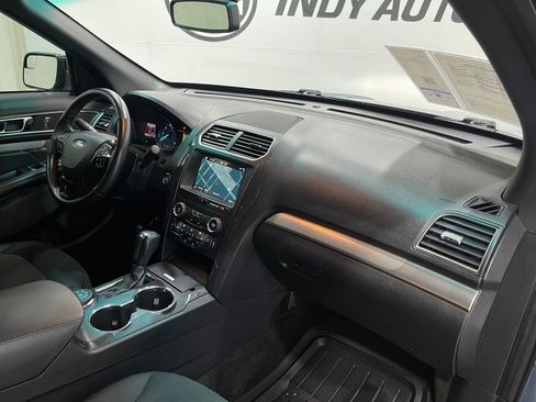 Used 2018 Ford Explorer XLT w/ Equipment Group 201A AWD/4WD image 19