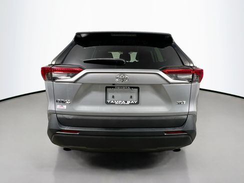 Used 2021 Toyota RAV4 XLE w/ Convenience Package FWD image 6