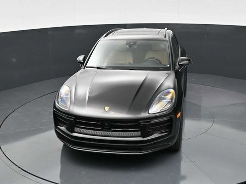 Certified 2025 Porsche Macan AWD/4WD image 39
