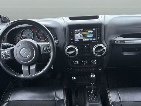 Used 2012 Jeep Wrangler Unlimited Rubicon AWD/4WD image 11