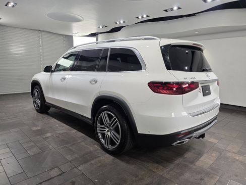 Used 2025 Mercedes-Benz GLS 450 4MATIC image 4
