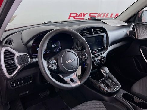 Used 2023 Kia Soul LX w/ LX Technology Package image 30
