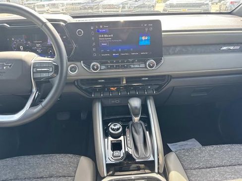 Used 2024 Chevrolet Colorado ZR2 w/ Technology Package AWD/4WD image 19