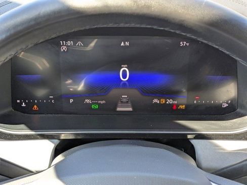 Used 2025 Volkswagen Jetta SE image 18