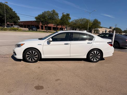 Used 2017 Honda Accord EX-L image 2