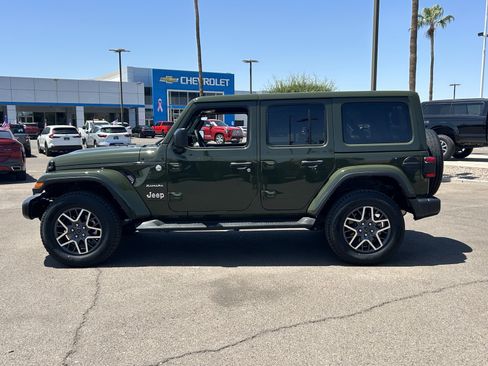 Used 2024 Jeep Wrangler Unlimited Sahara AWD/4WD image 2