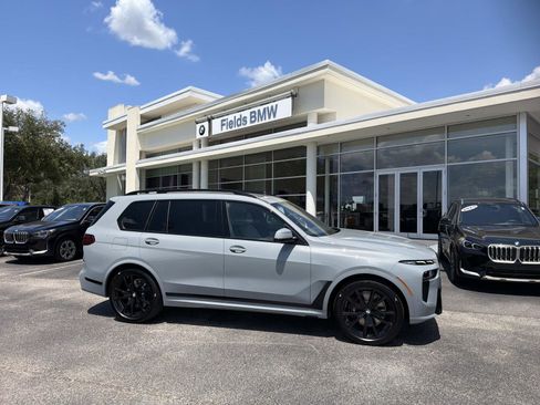 New 2026 BMW X7 xDrive40i w/ M Sport Package AWD/4WD image 1