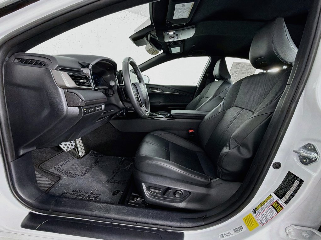 Used 2025 Toyota Camry XSE FWD image 12