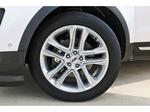 Used 2017 Ford Explorer Limited w/ Equipment Group 301A FWD image 33