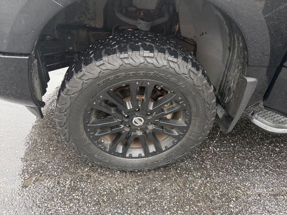 Used 2020 Nissan Titan SL w/ Moonroof Package AWD/4WD image 27