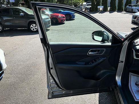 Used 2021 Nissan Rogue SV w/ Premium Package FWD image 11