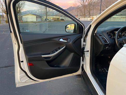Used 2015 Ford Focus Titanium image 14