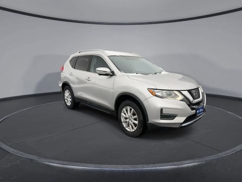 Used 2017 Nissan Rogue SV w/ SV Premium Package image 2