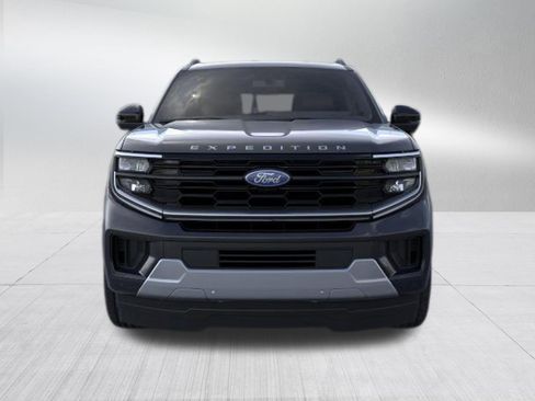 New 2026 Ford Expedition Platinum image 2
