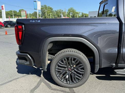 Used 2022 GMC Sierra 1500 Elevation w/ Elevation Premium Package AWD/4WD image 15