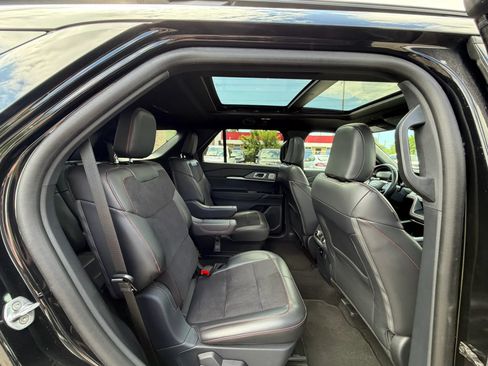 Used 2025 Ford Explorer ST AWD/4WD image 36